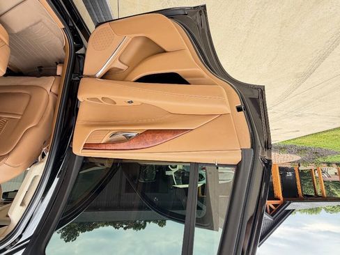 Used 2016 Cadillac Escalade Platinum AWD/4WD image 24