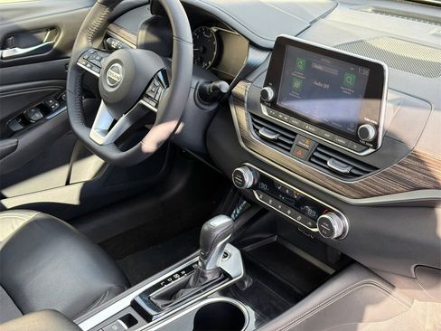 Used 2021 Nissan Altima 2.5 Platinum image 9