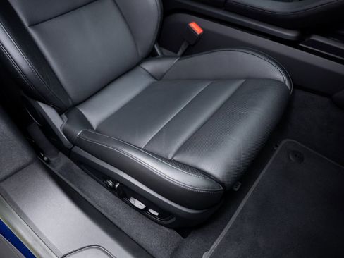 Used 2023 Porsche Taycan w/ Premium Package image 60