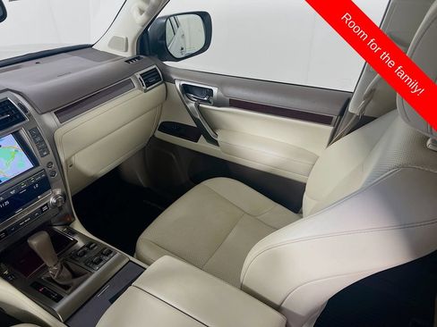 Used 2017 Lexus GX 460 Luxury w/ Preferred Accessory Package AWD/4WD image 24