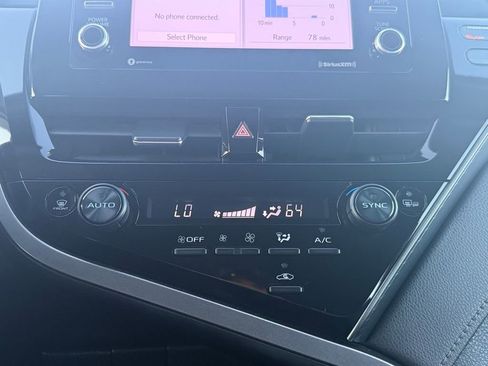 Used 2023 Toyota Camry SE w/ Cold Weather Package image 19