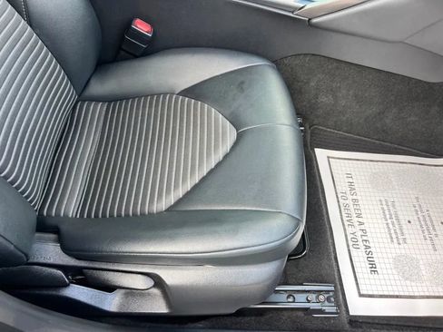 Used 2020 Toyota Camry SE FWD image 16