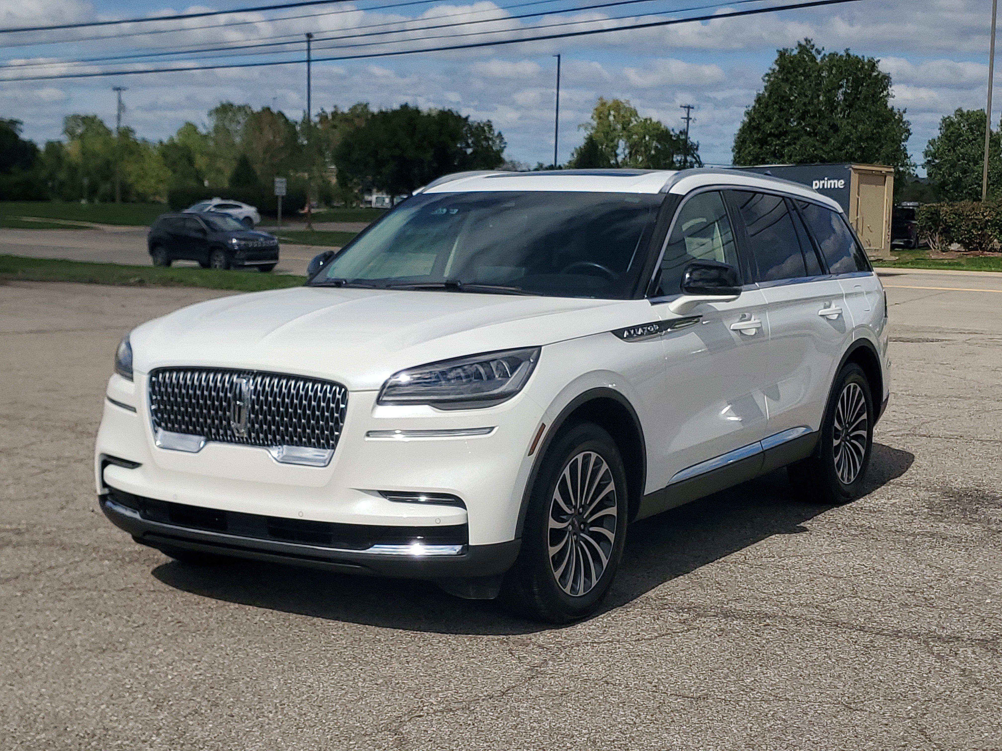 Used 2024 Lincoln Aviator Reserve w/ Elements Package Plus AWD/4WD image 3