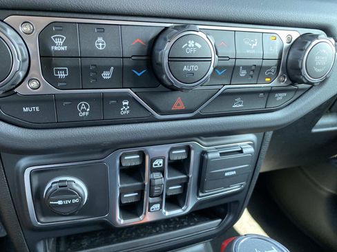New 2026 Jeep Wrangler Unlimited Sahara AWD/4WD image 12