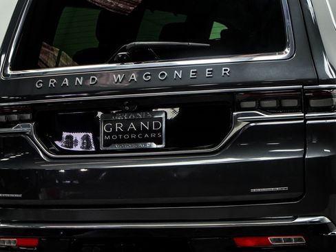 Used 2022 Jeep Grand Wagoneer Series II w/ Convenience Group III image 13