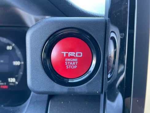 Certified 2024 Toyota Tacoma TRD Off-Road AWD/4WD image 18