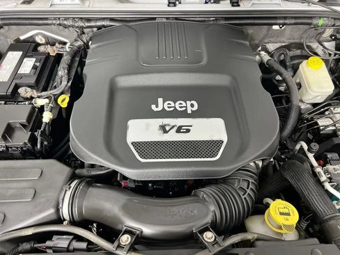 Used 2013 Jeep Wrangler Unlimited Sport AWD/4WD image 27
