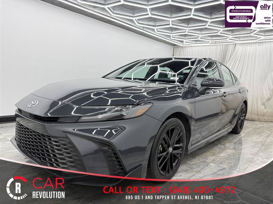 Used 2025 Toyota Camry SE FWD image 3