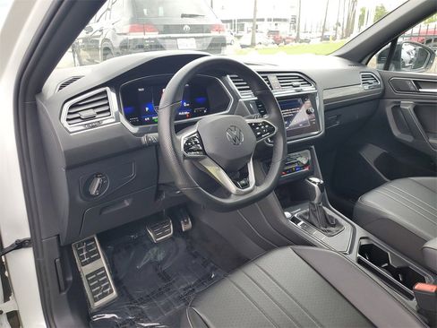 Used 2022 Volkswagen Tiguan SE R-Line image 18