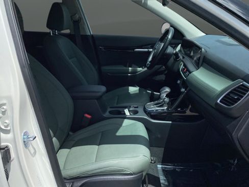 Certified 2024 Kia Seltos SX w/ SX Sunroof Package AWD/4WD image 25