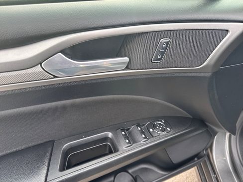 Used 2018 Ford Fusion SE image 6