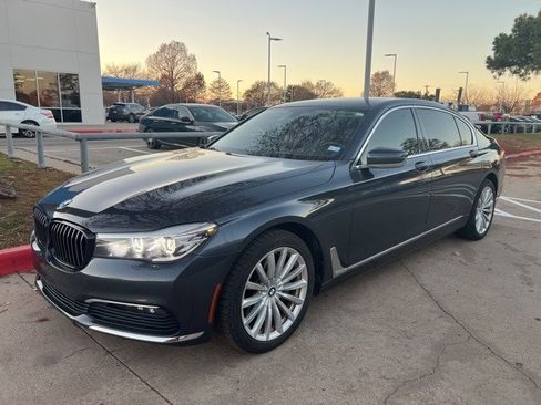 Used 2018 BMW 740i image 2