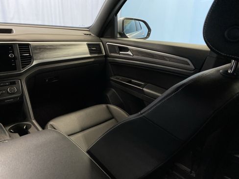 Used 2020 Volkswagen Atlas Cross Sport SE image 27