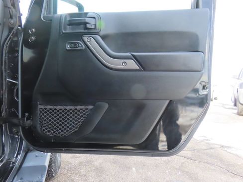 Used 2018 Jeep Wrangler Unlimited Sport S AWD/4WD image 36