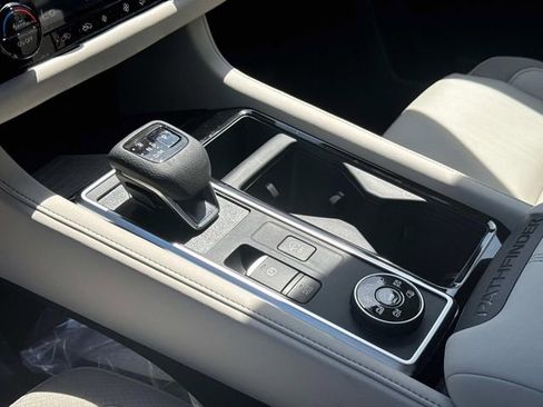 New 2026 Nissan Pathfinder SL w/ SL Premium Package AWD/4WD image 31