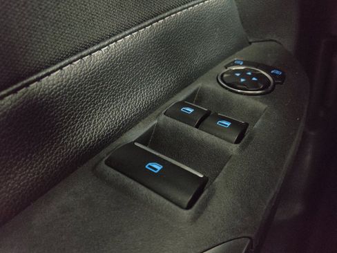 Used 2016 Ford Mustang Convertible RWD image 27