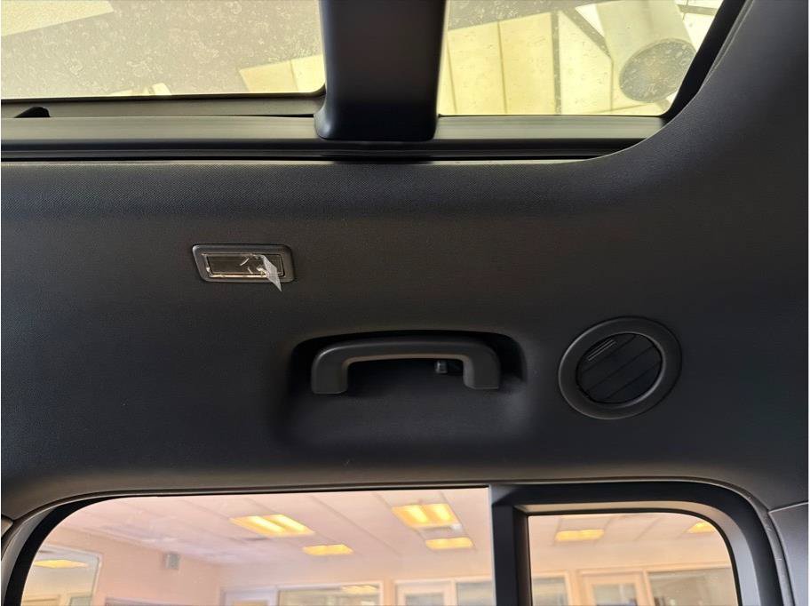 Used 2023 Land Rover Defender 130 SE AWD/4WD image 30