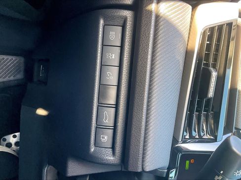 Used 2025 Toyota Camry SE w/ Convenience Package FWD image 34