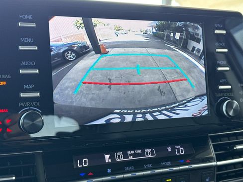 Used 2022 Toyota Sienna XLE FWD image 20
