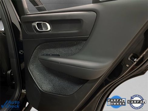 Used 2025 Volvo XC40 B5 Core image 82