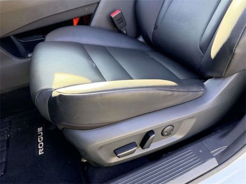 Used 2023 Nissan Rogue SV w/ SV Premium B Package image 17