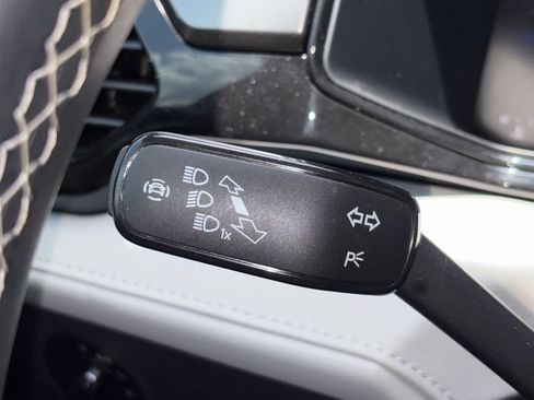 Certified 2025 Volkswagen Taos S FWD image 10