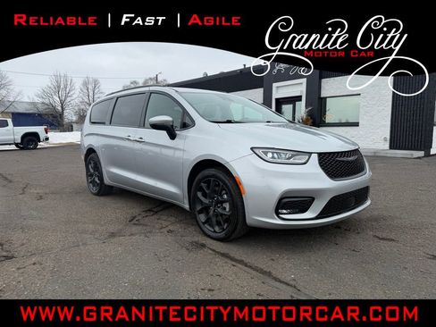 Used 2023 Chrysler Pacifica Touring-L w/ S Appearance Package image 1