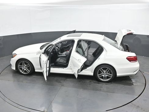 Used 2016 Mercedes-Benz E 350 4MATIC Sedan image 48
