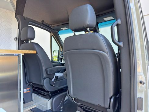 Used 2023 Mercedes-Benz Sprinter 2500 image 31