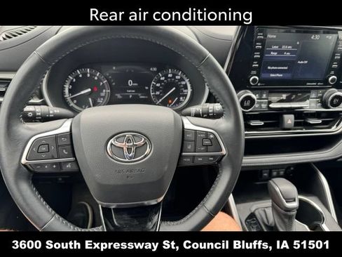 Used 2021 Toyota Highlander XLE AWD/4WD image 13