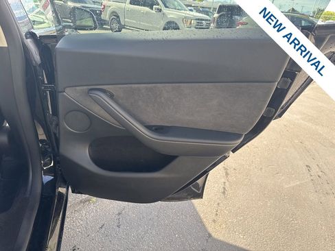 Used 2025 Tesla Model Y Long Range AWD/4WD image 12