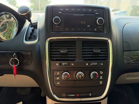 Used 2016 Dodge Grand Caravan American Value Package FWD image 9