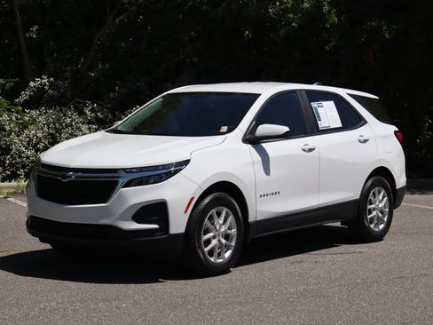 Used 2024 Chevrolet Equinox LS FWD image 5
