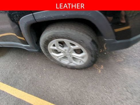 Used 2024 Jeep Compass Latitude AWD/4WD image 5