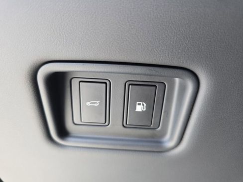 Certified 2025 Land Rover Range Rover SE image 27