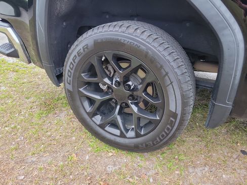 Used 2019 GMC Sierra 1500 SLT w/ SLT Premium Plus Package AWD/4WD image 16