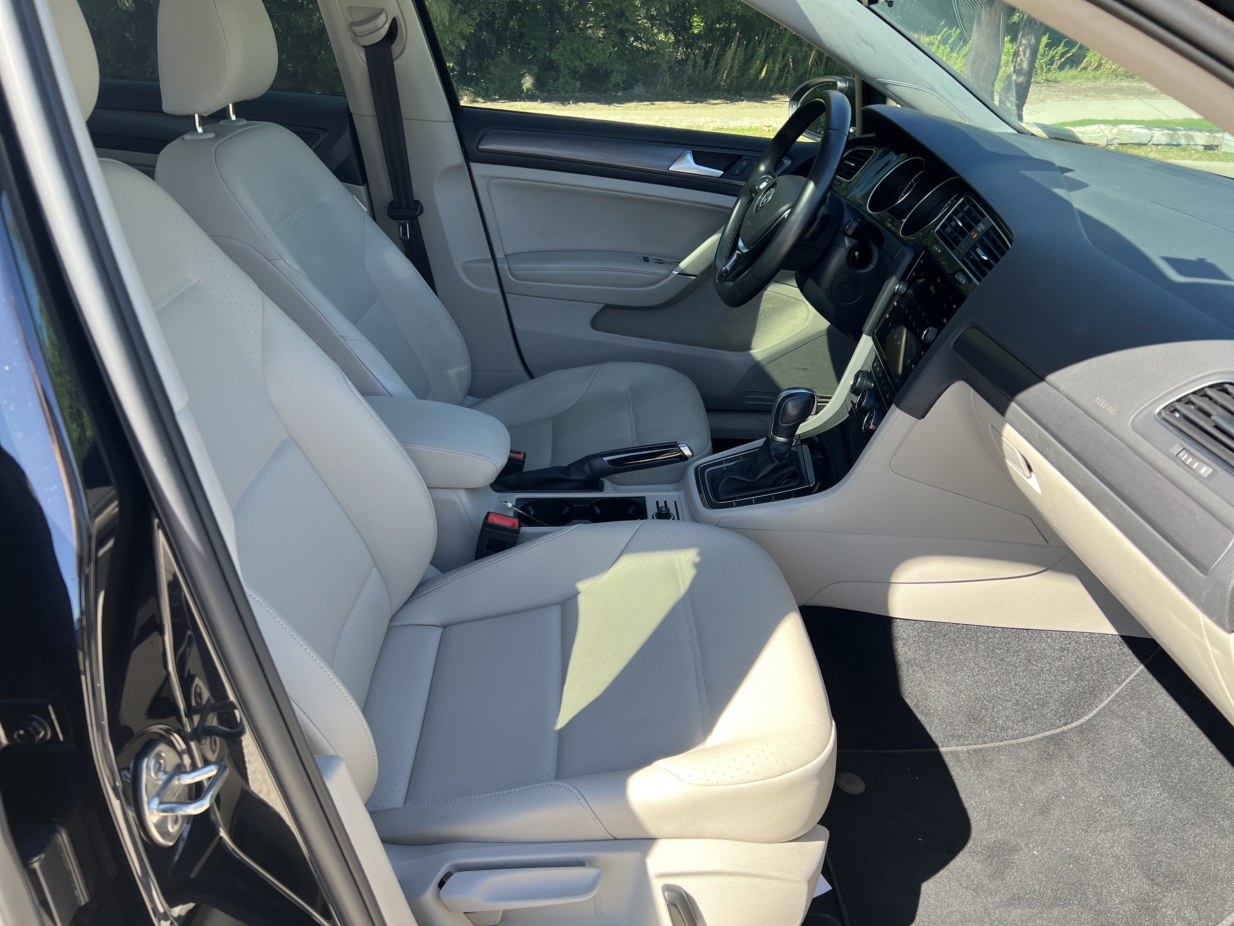 Used 2018 Volkswagen Golf SE FWD image 26