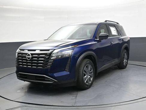 Certified 2026 Nissan Pathfinder SV w/ SV Premium Package FWD image 13