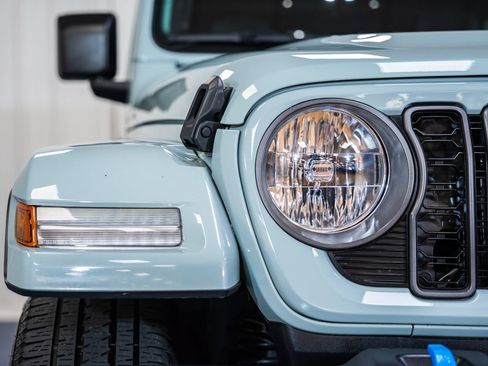 Used 2024 Jeep Wrangler Unlimited AWD/4WD image 13