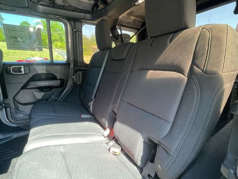 Used 2018 Jeep Wrangler Unlimited Sahara AWD/4WD image 20