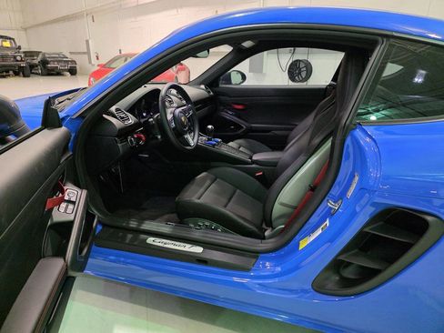Used 2023 Porsche 718 Cayman w/ Premium Package RWD image 17