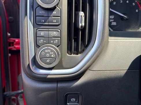 Used 2021 GMC Sierra 1500 AT4 w/ AT4 Premium Package AWD/4WD image 23