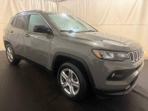 Used 2023 Jeep Compass Latitude image 10