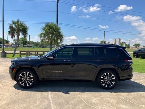 Used 2023 Jeep Grand Cherokee L Overland w/ Luxury Tech Group IV AWD/4WD image 4