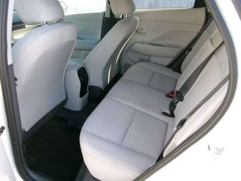 Used 2025 Hyundai Kona SEL image 9