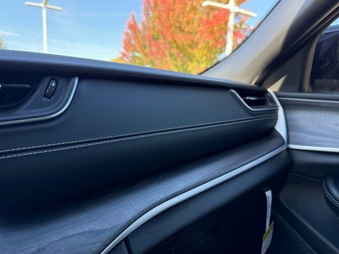 New 2025 Jeep Grand Cherokee L Limited w/ Trailer Tow Package image 22