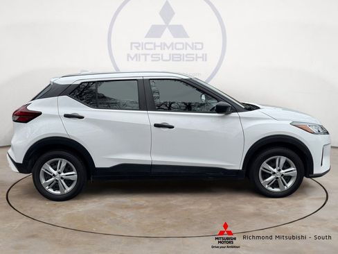 Used 2022 Nissan Kicks S image 2