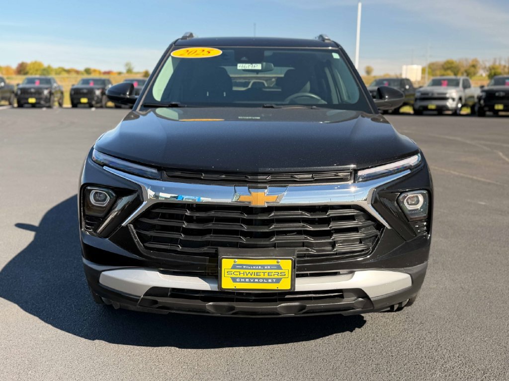 Used 2025 Chevrolet TrailBlazer LT FWD image 2