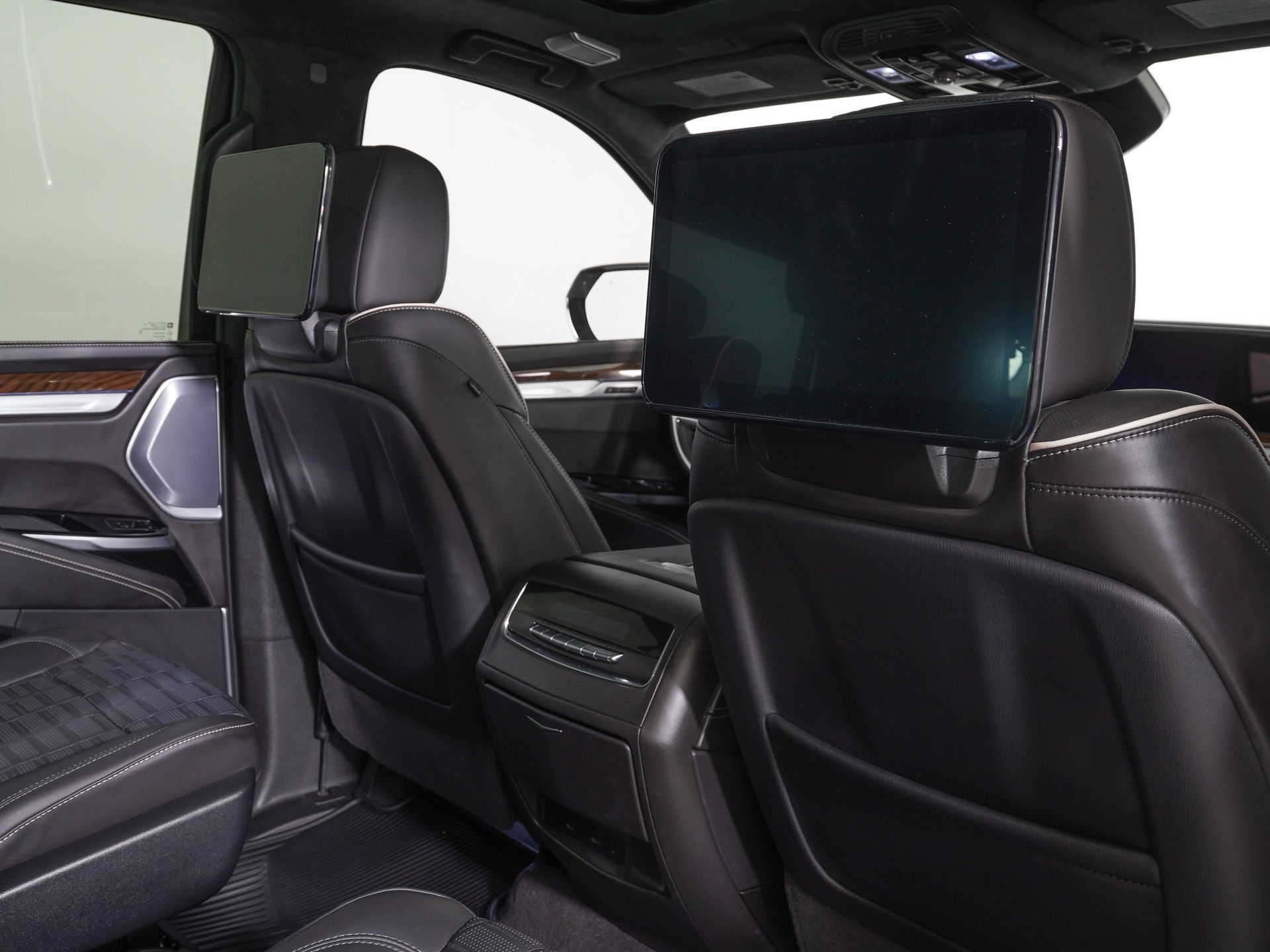 Used 2025 Cadillac Escalade Sport Platinum w/ LPO, ONYX Package AWD/4WD image 11