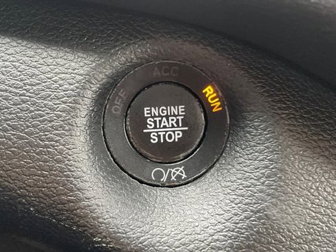 Used 2023 Jeep Cherokee Altitude Lux image 30